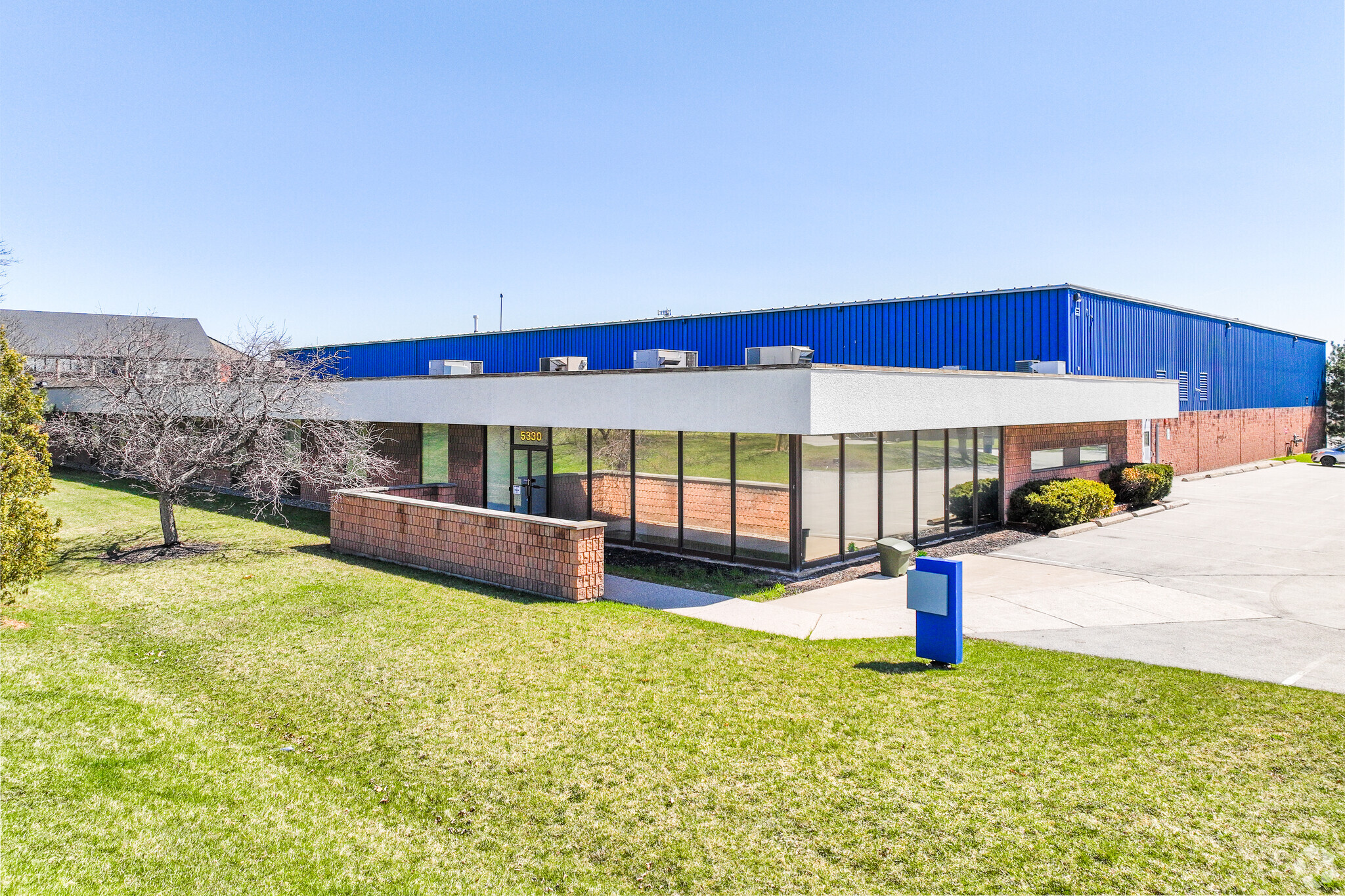 5330 S Service Rd, Burlington, ON à vendre Photo de l’immeuble– Image 1 sur 24
