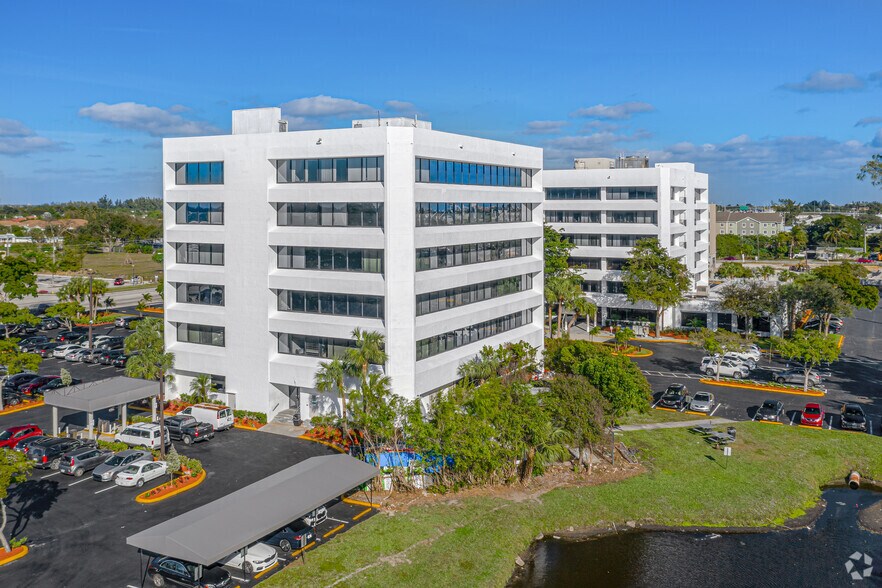2328 10th Ave N, Lake Worth, FL à louer - Photo de l’immeuble – Image 3 sur 44