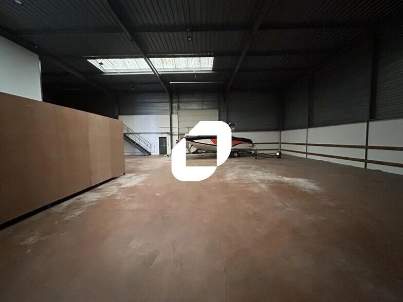 Bureau dans Gretz-Armainvilliers à louer - Photo de l’immeuble – Image 3 sur 7