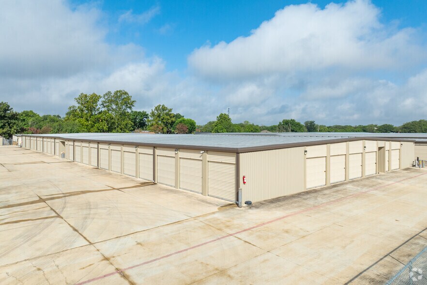 190 Center St, New Braunfels, TX à louer - Photo de l’immeuble – Image 2 sur 6