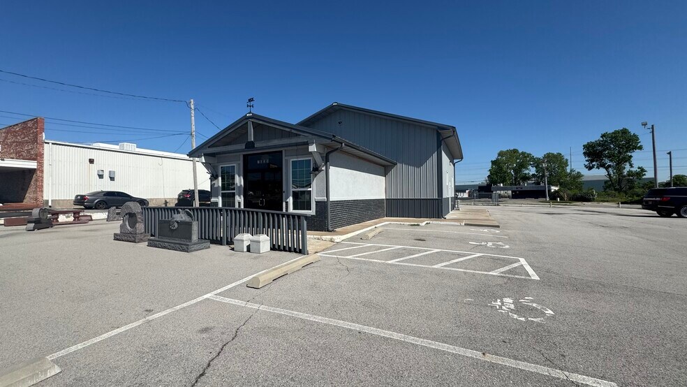 7035 E 41st St, Tulsa, OK à vendre - Photo de l’immeuble – Image 1 sur 3