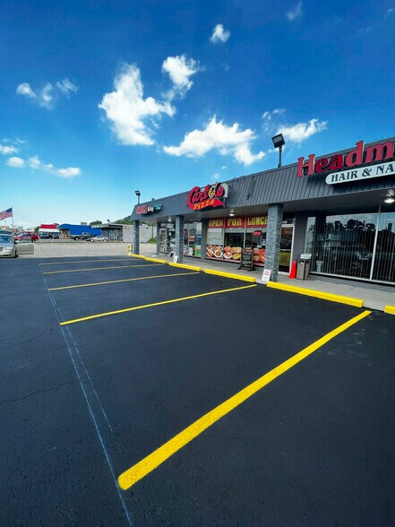 36454-36474 Groesbeck Hwy, Clinton Township, MI à louer - Photo de l’immeuble – Image 2 sur 9