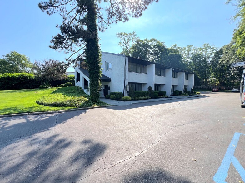 76 E Main St, Huntington, NY à louer - Photo de l’immeuble – Image 2 sur 18