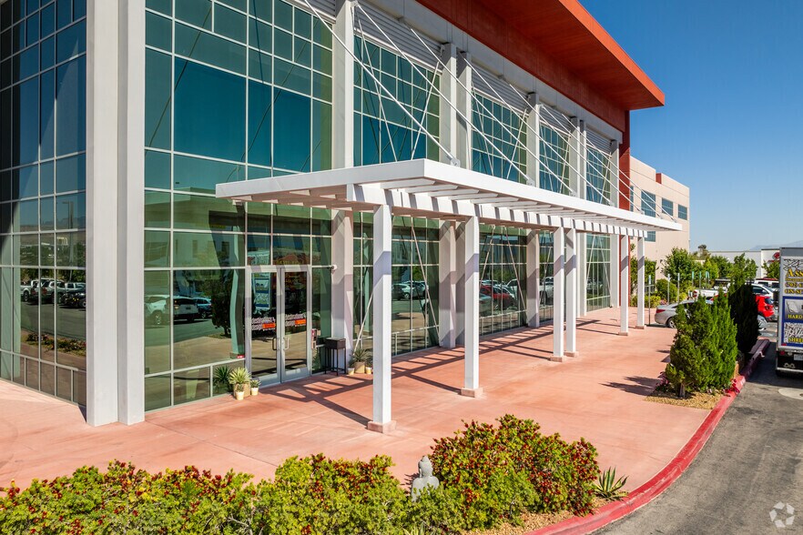7608 W Teco Ave, Las Vegas, NV à louer - Photo de l’immeuble – Image 3 sur 5