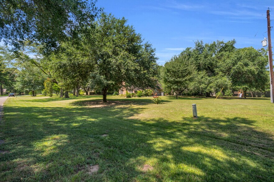 27203 Mesa Verde Dr, Magnolia, TX à vendre - Photo de l’immeuble – Image 3 sur 9