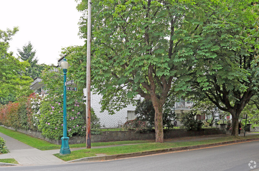 110 W 10th Ave, Vancouver, BC à vendre - Photo de l’immeuble – Image 3 sur 3