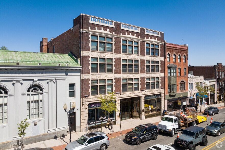 427-429 Bloomfield Ave, Montclair, NJ à louer - Photo de l’immeuble – Image 2 sur 2