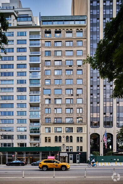 30 Central Park S, New York, NY à vendre - Photo de l’immeuble – Image 2 sur 4