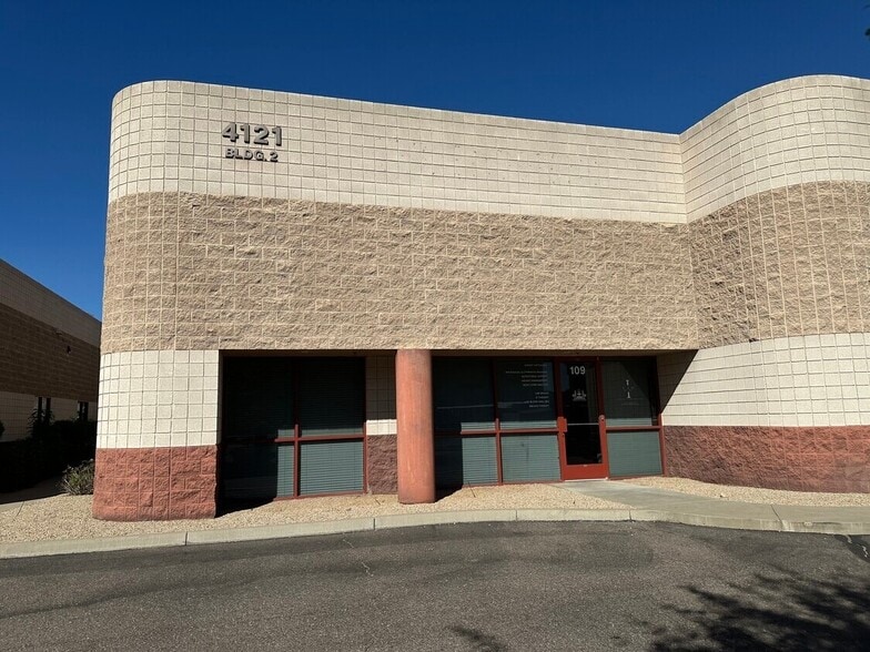 4121 E Valley Auto Dr, Mesa, AZ à vendre - Photo principale – Image 1 sur 19