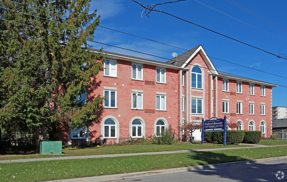 36 Orchard View Blvd, Oshawa, ON à vendre - Photo de l’immeuble – Image 2 sur 12