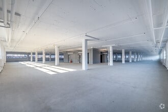 6750 Av de l'Esplanade, Montréal, QC à louer Photo intérieure– Image 2 sur 2