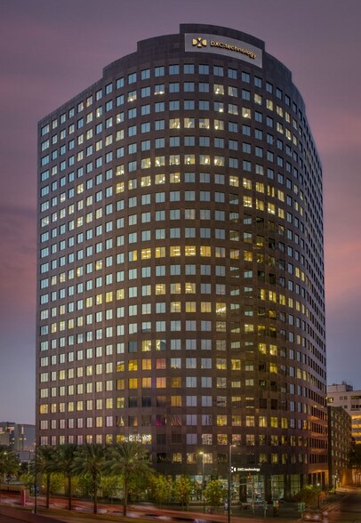 1615 Poydras St, New Orleans, LA à louer - Photo de l’immeuble – Image 2 sur 10