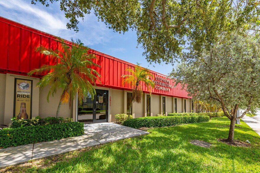 185 Ravenswood Rd, Fort Lauderdale, FL à louer - Photo de l’immeuble – Image 3 sur 31