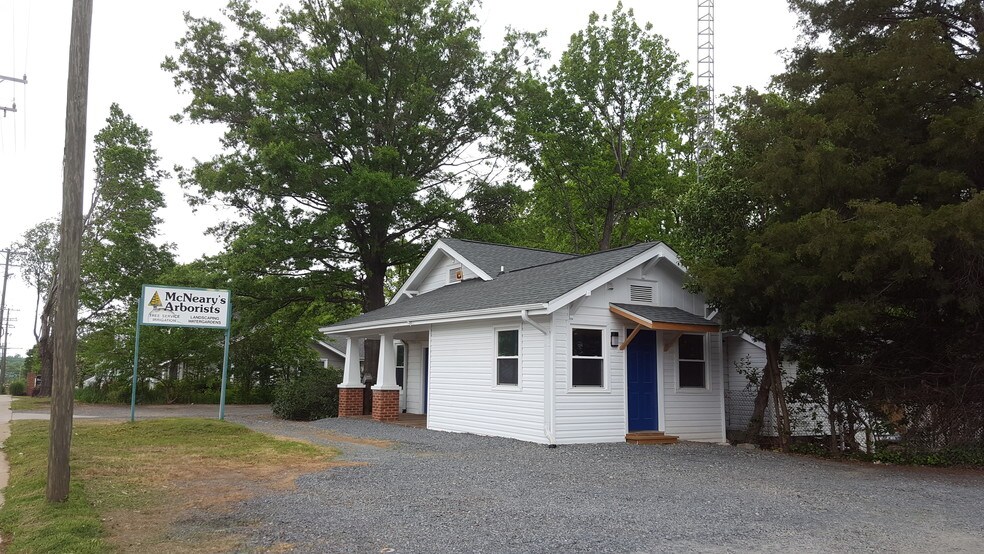 3521 Monroe Rd, Charlotte, NC à louer - Photo de l’immeuble – Image 2 sur 21