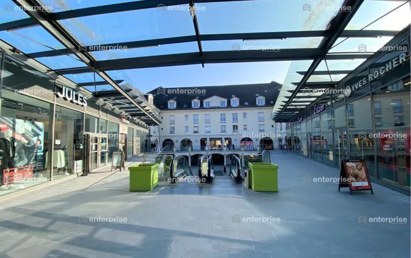 Local commercial dans Compiègne à louer - Photo de l’immeuble – Image 3 sur 4