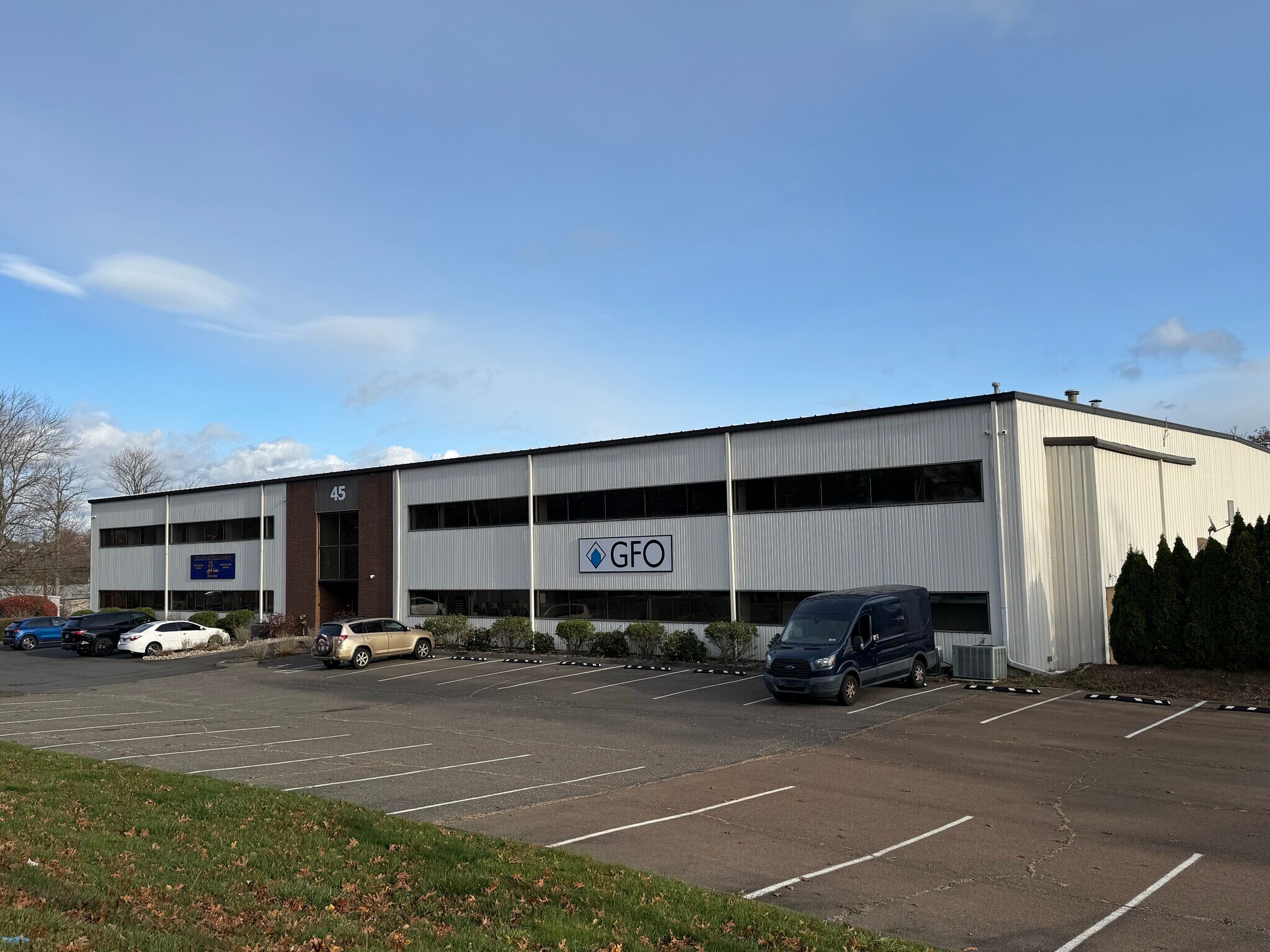 45 Connair Rd, Orange, CT à louer Photo de l’immeuble– Image 1 sur 6