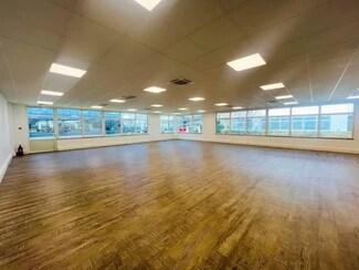 Plus de détails pour Avenue Jean D'Alembert, Élancourt - Local d'activités à louer