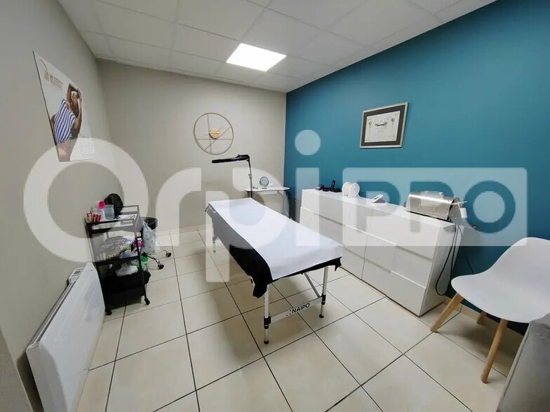 Local commercial dans Sanguinet à louer - Photo intérieure – Image 2 sur 7