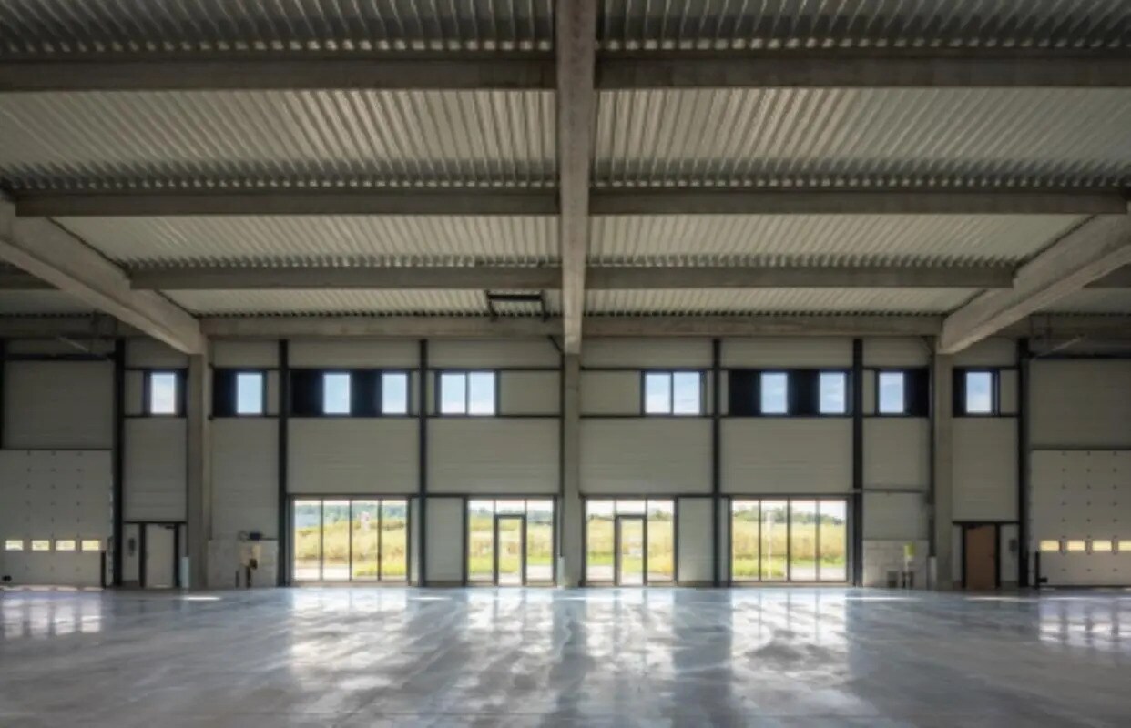 Local d’activités dans Villefontaine à louer Photo intérieure– Image 1 sur 6