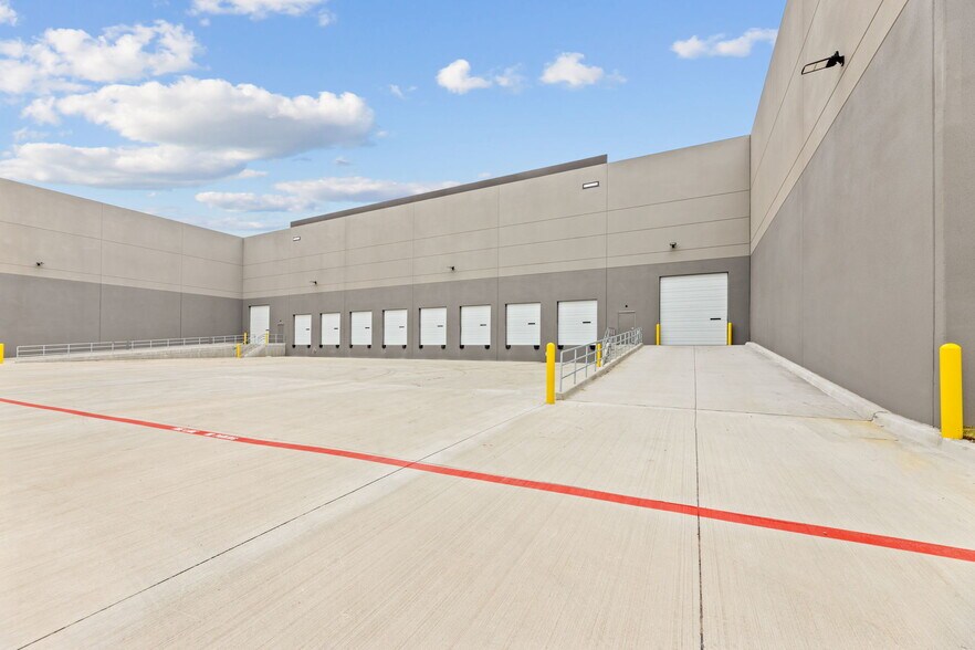 3301 Enterprise Dr, Rowlett, TX à louer - Photo de l’immeuble – Image 3 sur 20
