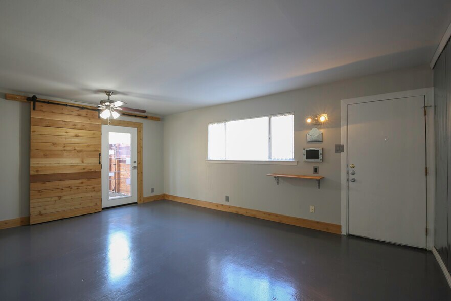 810 Locust Street, Denton, TX à vendre - Photo intérieure – Image 3 sur 39