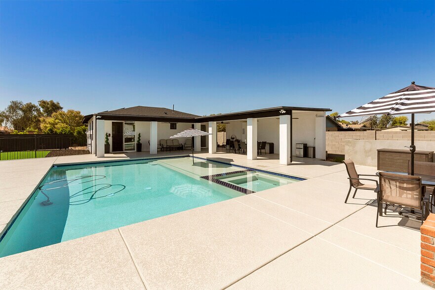 8822 W Deer Valley Rd, Peoria, AZ à vendre - Photo principale – Image 1 sur 22