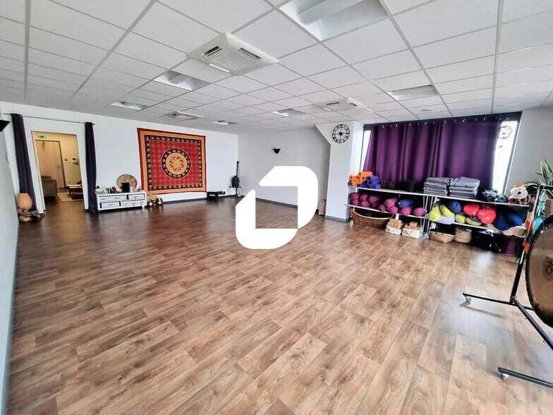 Bureau dans Villefranche-sur-Saône à louer - Photo de l’immeuble – Image 1 sur 5