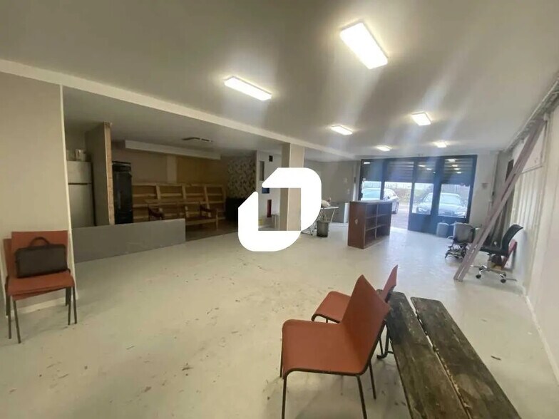 Local commercial dans SAINT-JEAN-D'ILLAC à vendre - Photo de l’immeuble – Image 2 sur 9