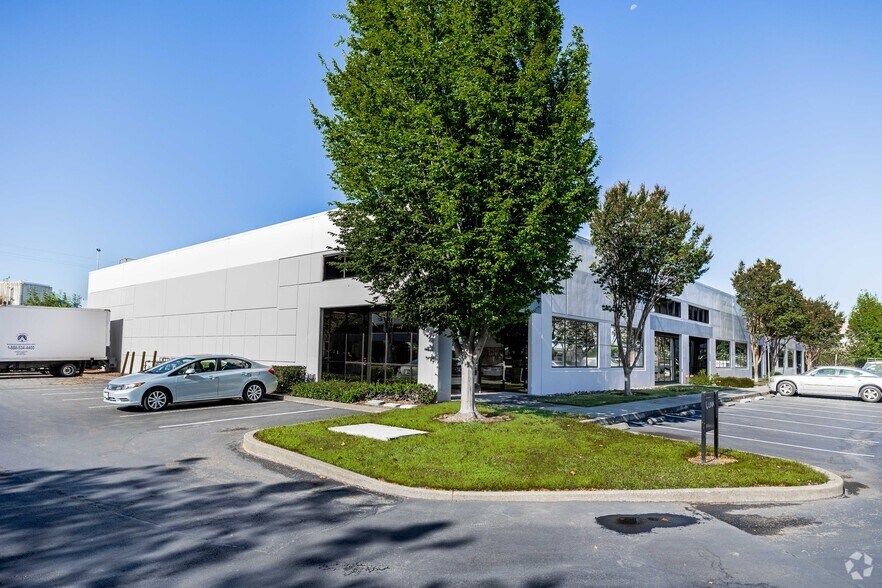 2286-2298 Tripaldi Way, Hayward, CA à louer - Photo principale – Image 1 sur 21