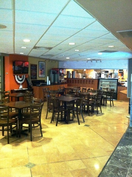 106 E College Ave, Tallahassee, FL à louer - Photo intérieure – Image 3 sur 3