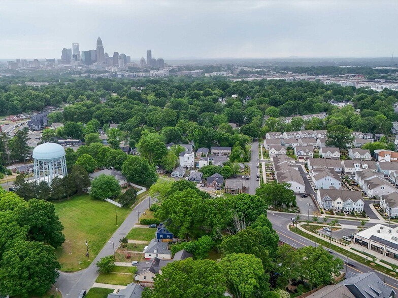 2522-2530 The Plz, Charlotte, NC à vendre - Photo de l’immeuble – Image 2 sur 6