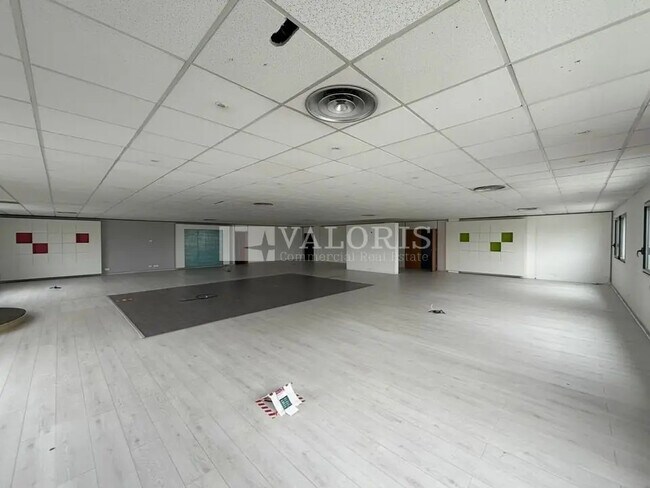 Plus de détails pour Bureau, Local d'activités à louer