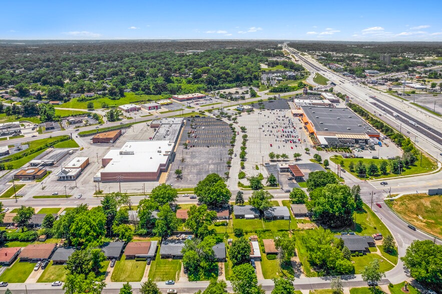 10800-10990 New Halls Ferry Rd, Ferguson, MO à louer - Photo de l’immeuble – Image 2 sur 15