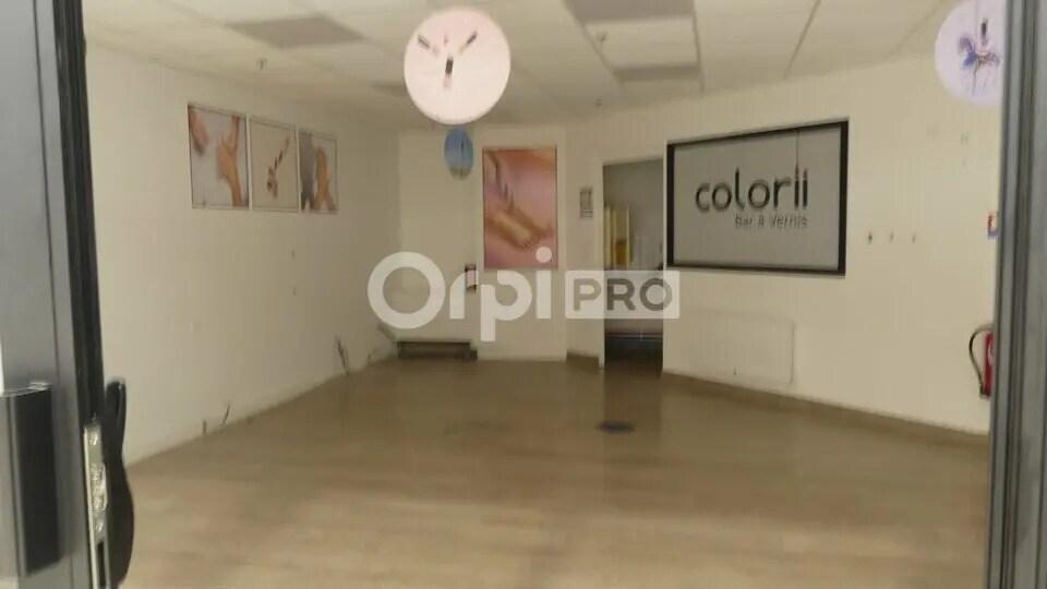 Local d’activités dans Varennes-Vauzelles à louer - Photo de l’immeuble – Image 3 sur 7