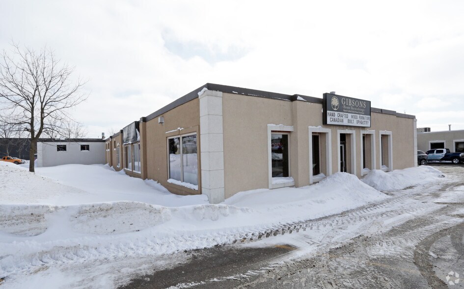 25 Northfield Dr, Waterloo, ON à louer - Photo de l’immeuble – Image 2 sur 2
