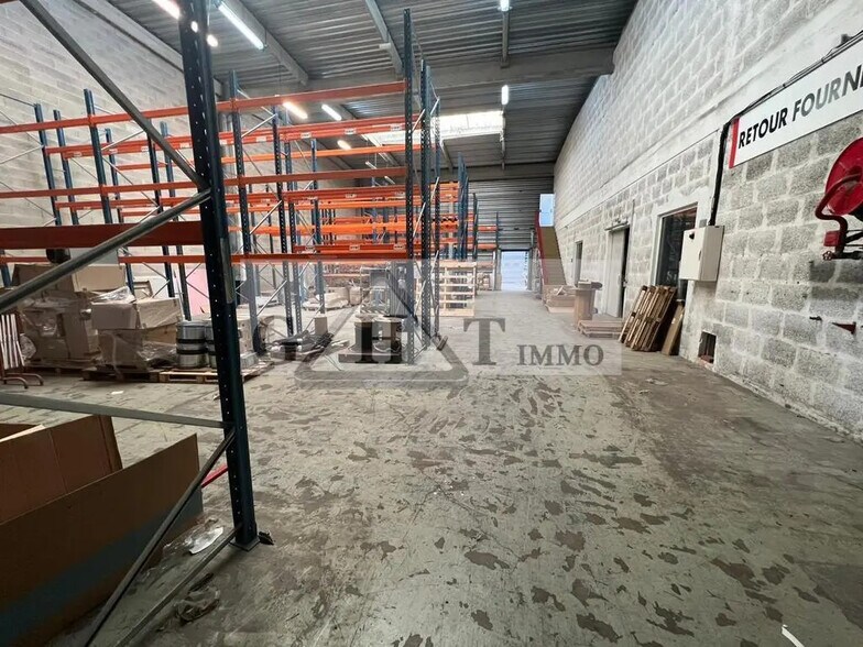 Industriel/Logistique dans Lisses à louer - Photo de l’immeuble – Image 2 sur 19