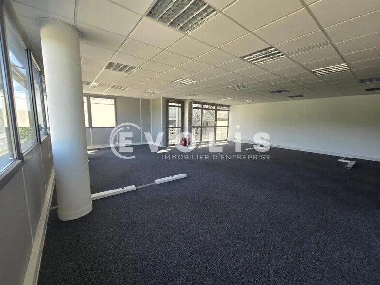 Bureau dans Orsay à louer - Photo intérieure – Image 2 sur 9