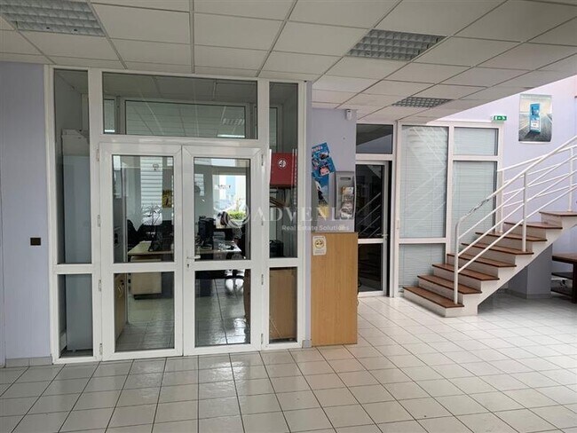 Plus de détails pour Bureau à vendre