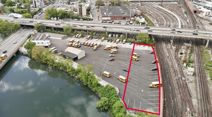 2647 Stillwell Ave, Brooklyn, NY à louer - Photo de l’immeuble – Image 1 sur 2