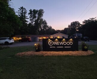 Plus de détails pour 9717 Army Camp Rd, Lambton Shores, ON - Local commercial à vendre