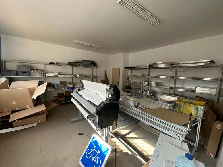 Local d'activités dans Puget-sur-Argens à vendre - Photo de l’immeuble – Image 3 sur 5
