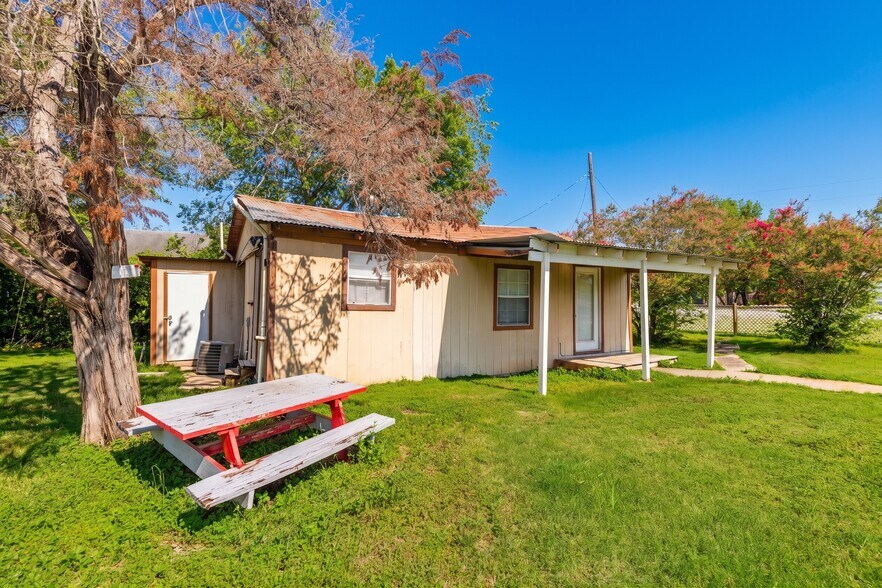 310 E Parsons St, Manor, TX à vendre - Photo de l’immeuble – Image 3 sur 4