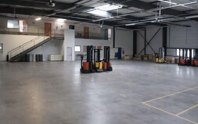 Plus de détails pour Industriel/Logistique à louer