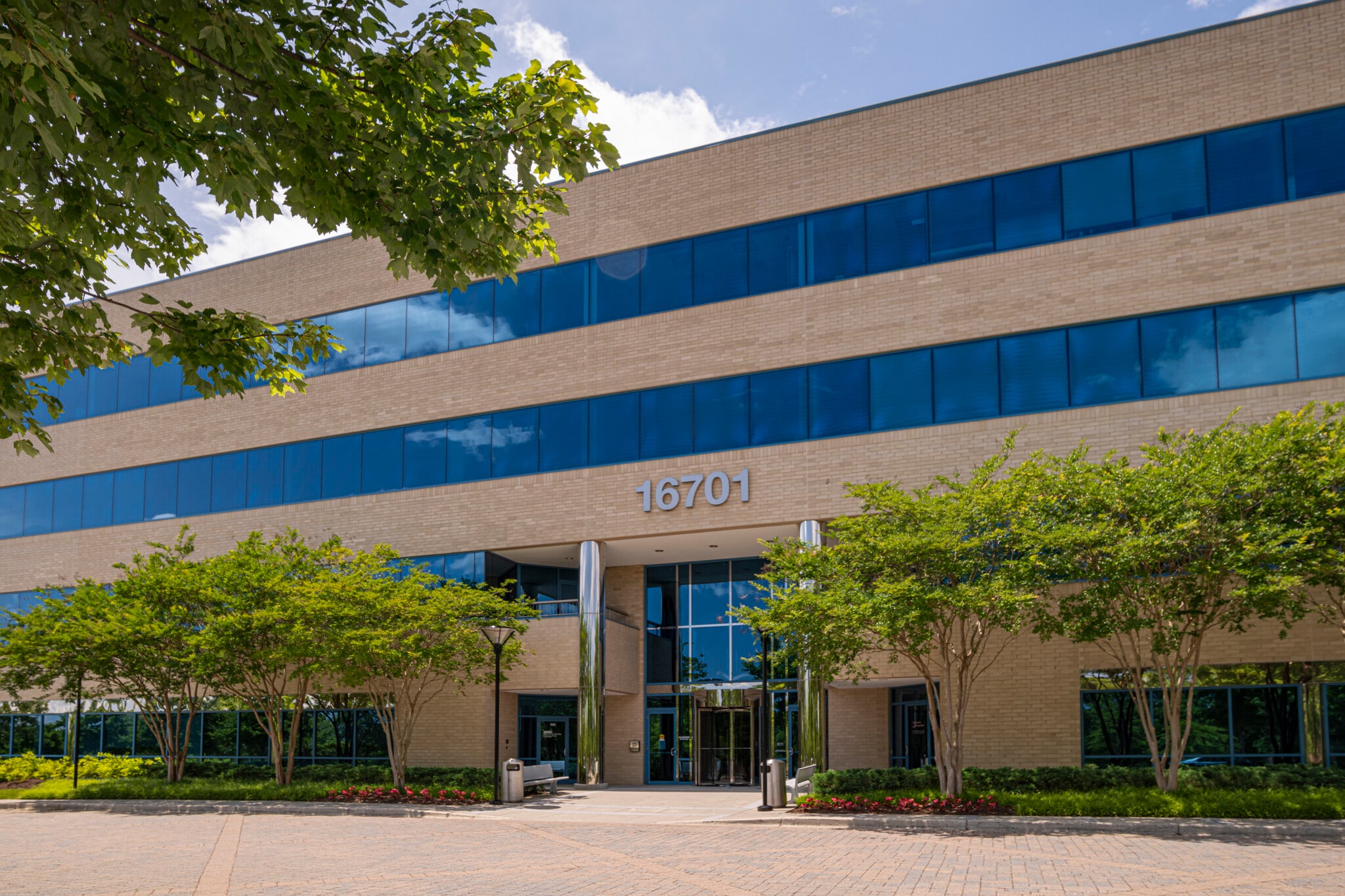 16901 Melford Blvd, Bowie, MD à louer Photo de l’immeuble– Image 1 sur 4