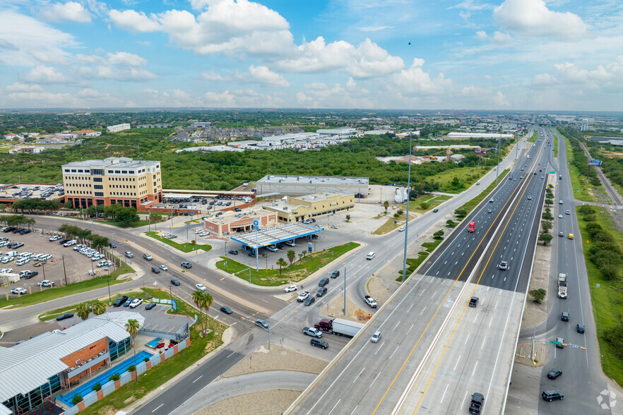 8915 San Dario Ave, Laredo, TX à louer - Aérien – Image 3 sur 23