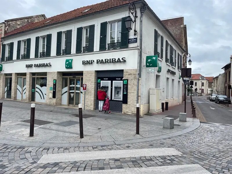 Local commercial dans Gennevilliers à louer Photo de l’immeuble– Image 1 sur 5