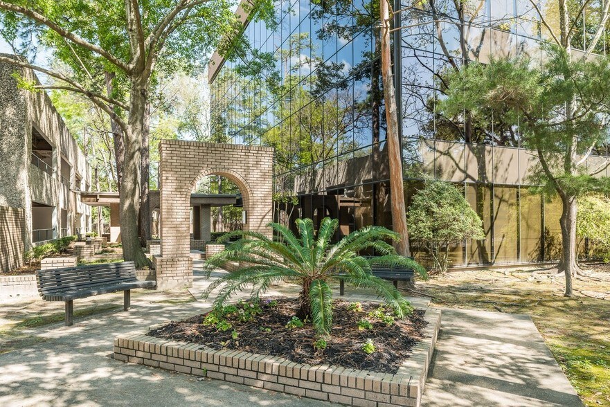 2190 North Loop W, Houston, TX à vendre - Photo de l’immeuble – Image 2 sur 10