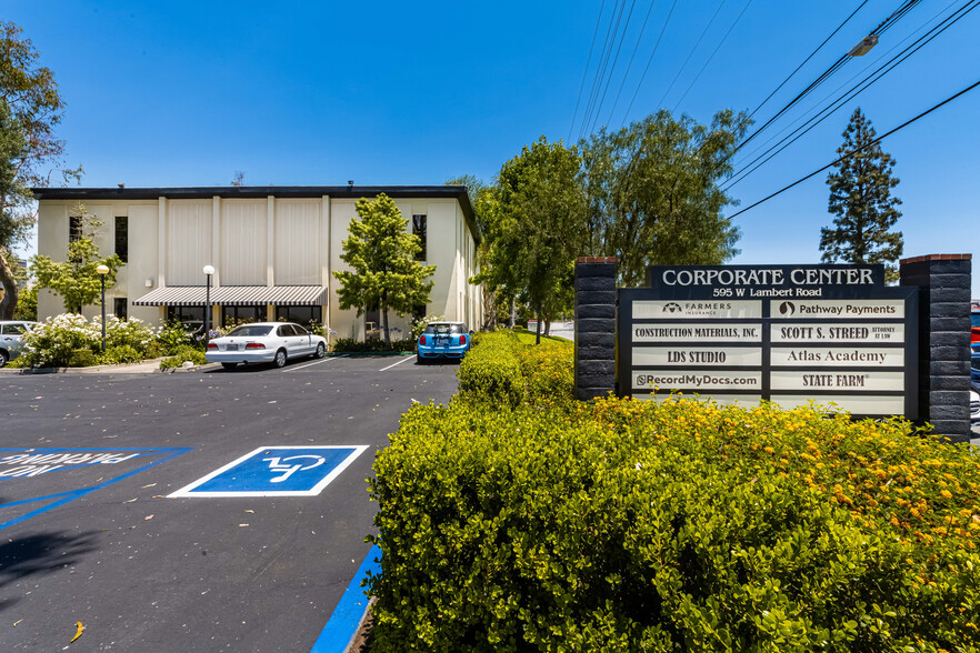 595 W Lambert Rd, Brea, CA à louer - Photo de l’immeuble – Image 2 sur 22