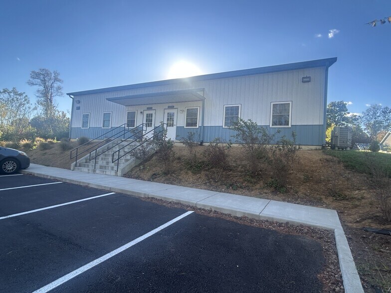 3137 N Westbury Village Dr, Bloomington, IN à louer - Photo de l’immeuble – Image 2 sur 6