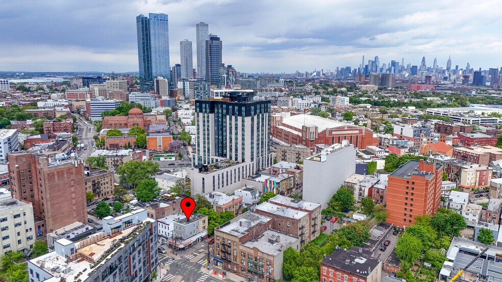 104 Storms Ave, Jersey City, NJ à vendre - Photo de l’immeuble – Image 2 sur 17
